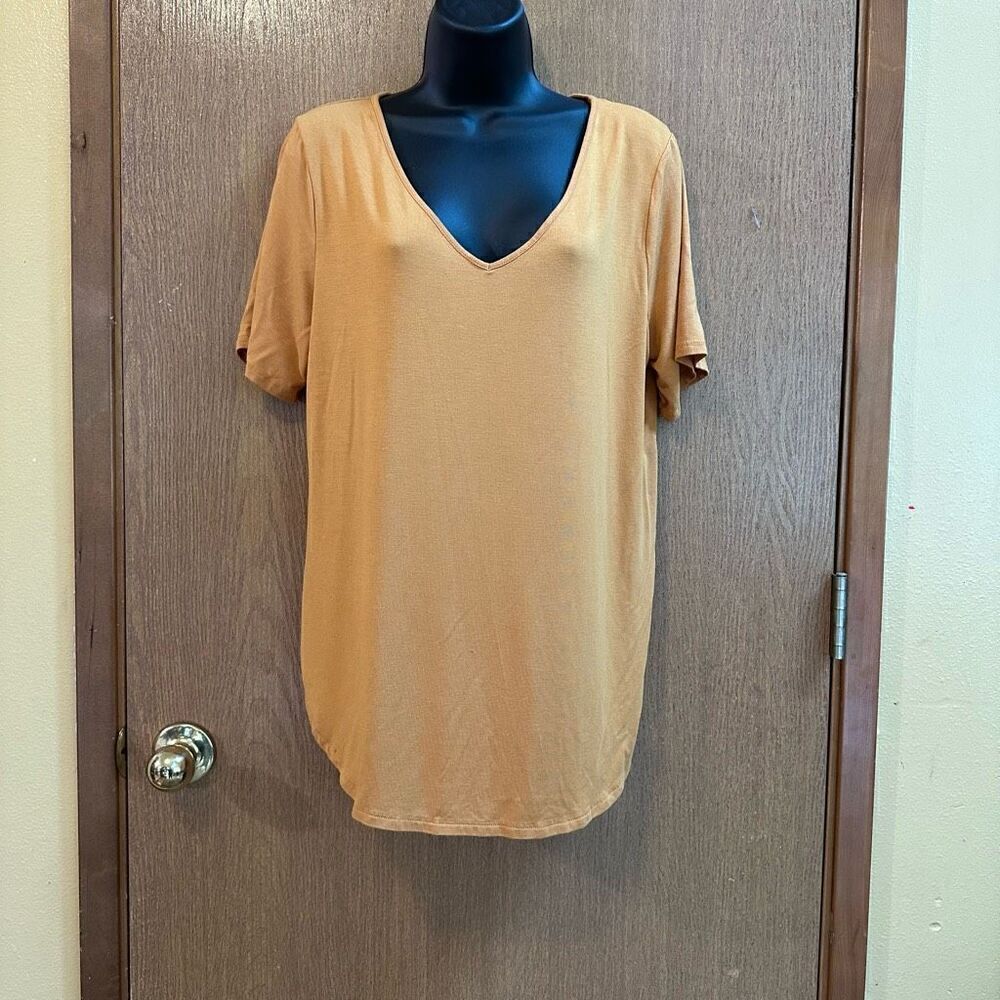 Zenana Short Sleeve V-neck, Mustard Yellow T-Shirt women size Large